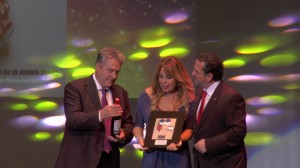 Miriam Díaz Aroca, Personaje homenajeado en la X Edición, con el alcalde de La Solana y el Pte. del Consejo Regulador